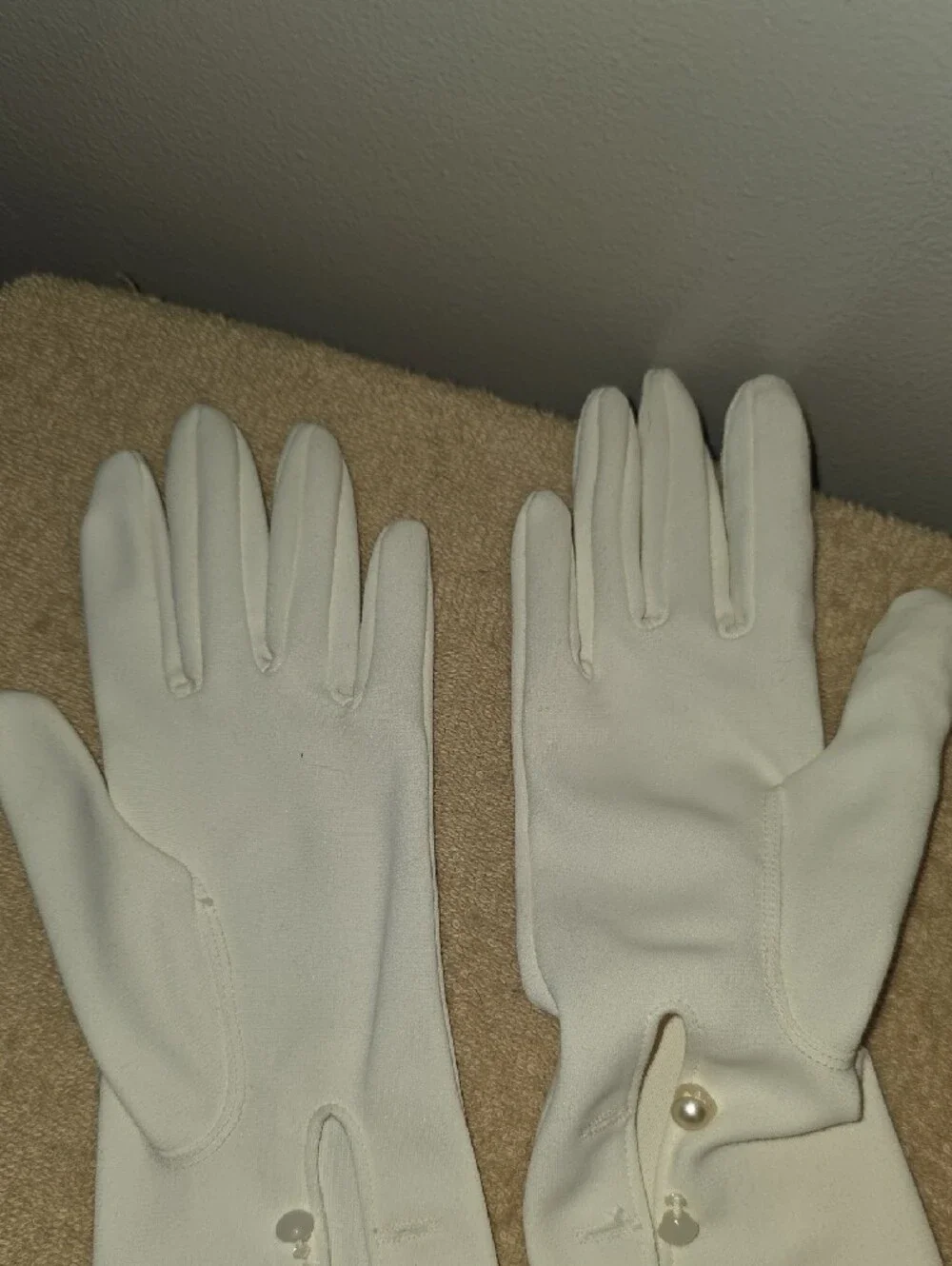 Long White Formal Gloves with Button Detail -Inv.528